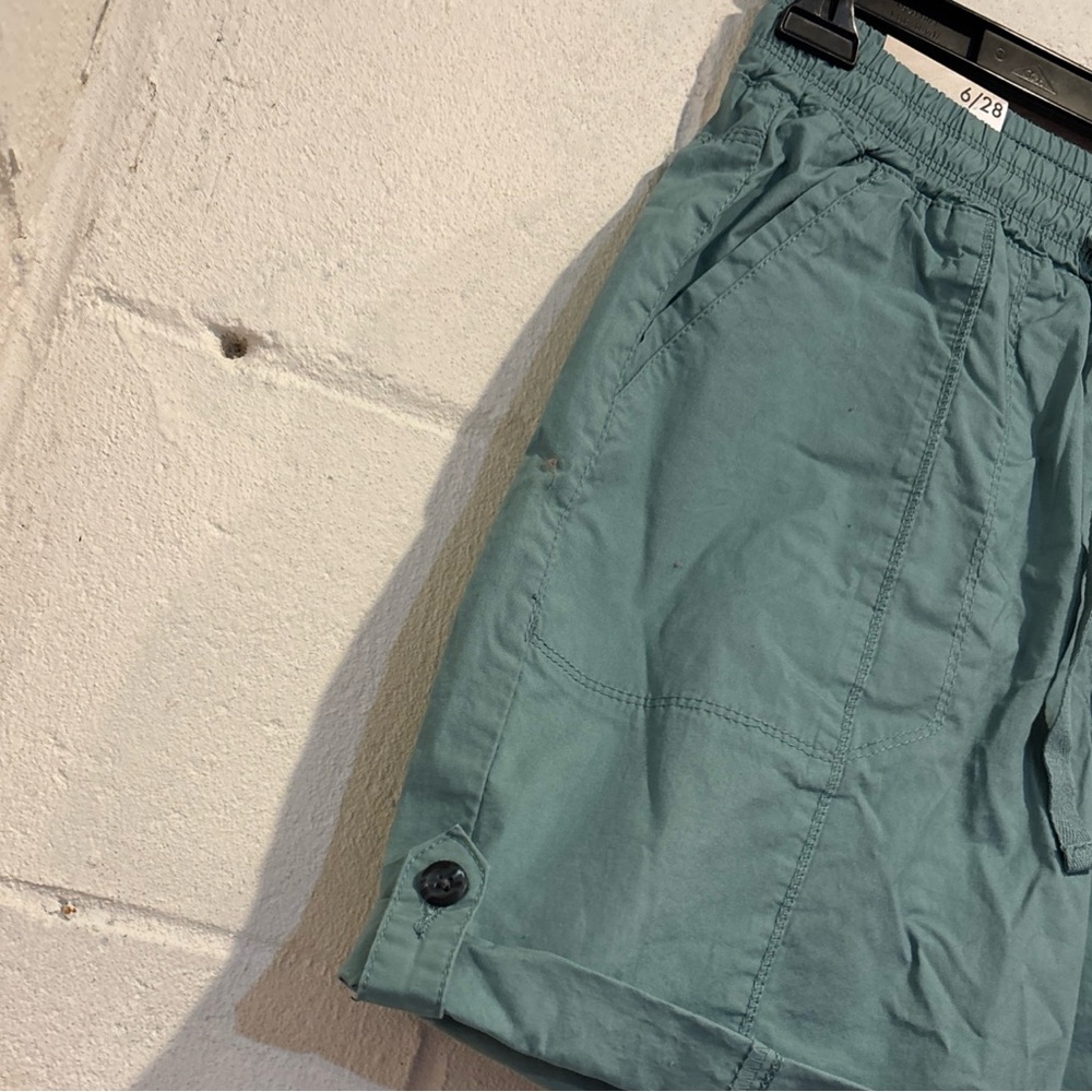 Curve Appeal Women’s cargo shorts green high waist cuff hem size 6 - Picture 2 of 6